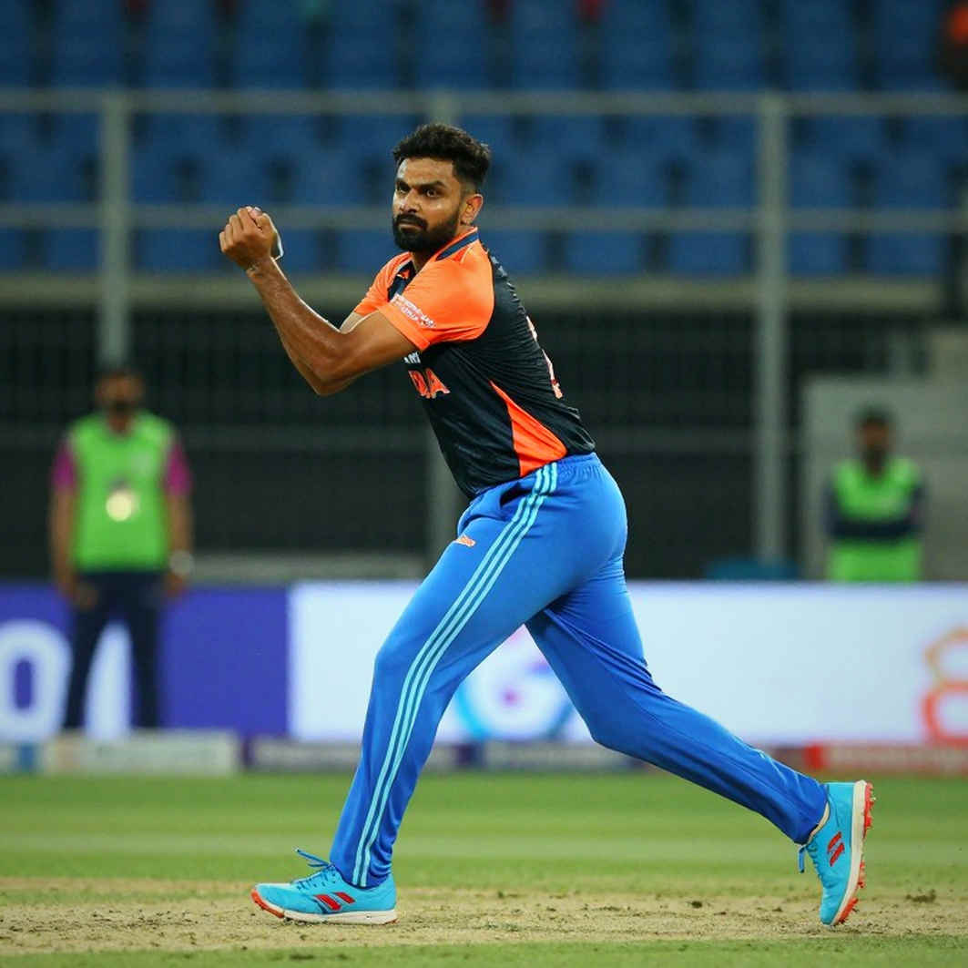 বৃষ্টিভেজা গ্যালারি থেকে খোলা খাতা: নিয়মিত মরসুমে এক কিশোর বাঁহাতি স্পিনারের দাম বৃষ্টিভেজা গ্যালারি থেকে খোলা খাতা: নিয়মিত মরসুমে এক কিশোর বাঁহাতি স্পিনারের দাম
