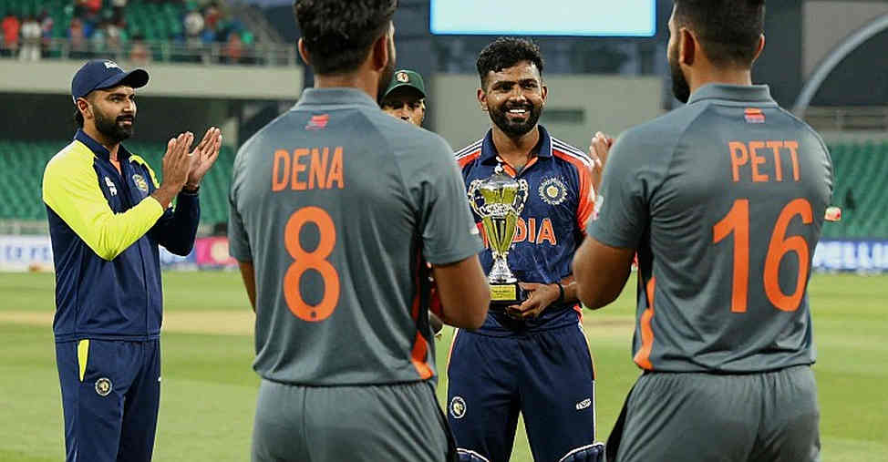 নিলামের হাতুড়ি আর এনওসি: ক্রিকেটের শ্রমবাজারে আসল চুক্তিটা আসলে কে লিখছে নিলামের হাতুড়ি আর এনওসি: ক্রিকেটের শ্রমবাজারে আসল চুক্তিটা আসলে কে লিখছে