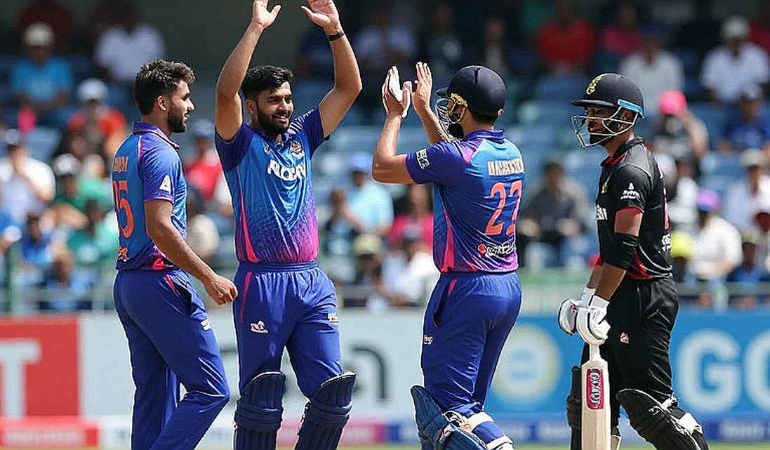 The Scoreboard That Wrote Nothing — Cricket's Silence, the Gaps in Data, and the Immutable Ledger of Memory