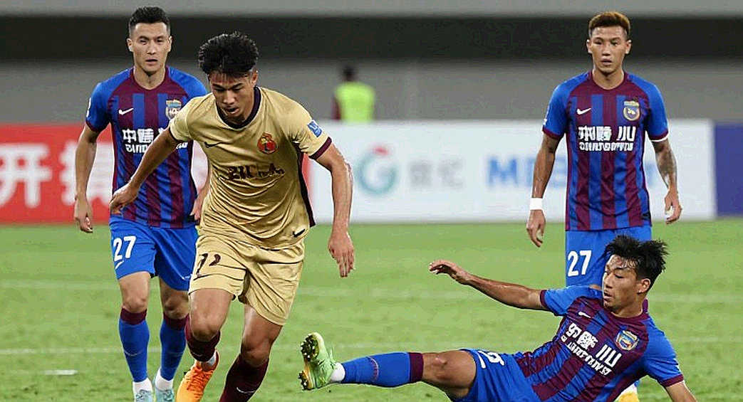 নোটবুকের বাইরে তিনটি ম্যাচ: রাফা মার্কেজের প্রথম হার যেভাবে গোলরক্ষকের ভুলে লেখা হয়ে গেল নোটবুকের বাইরে তিনটি ম্যাচ: রাফা মার্কেজের প্রথম হার যেভাবে গোলরক্ষকের ভুলে লেখা হয়ে গেল